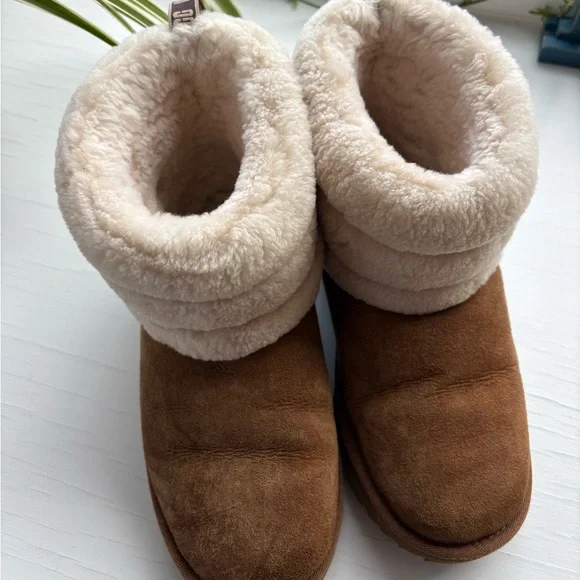 UGG Boots Chesnut - Picture 1 of 4